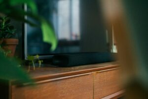 Jak Wybrać Soundbar? Kompletny Przewodnik na 2025 Rok