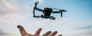 Jaki dron do filmowania wybrać? Ranking 2025